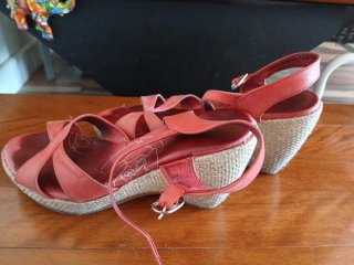 Sandalias cuña Panama Jack rojas y beige