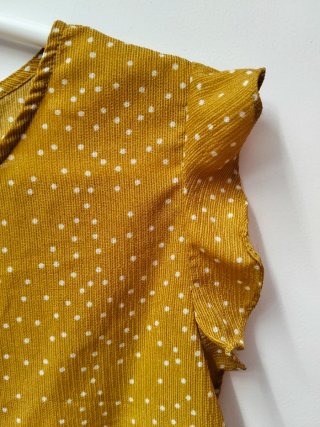 Blusa amarilla lunares volantes talla M