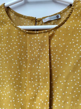 Blusa amarilla lunares volantes talla M