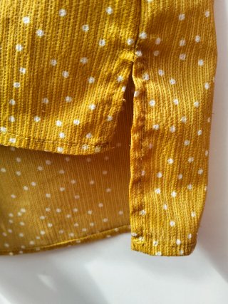 Blusa amarilla lunares volantes talla M
