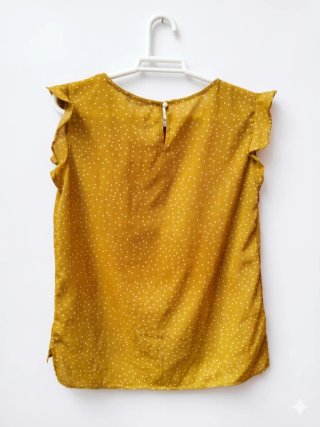 Blusa amarilla lunares volantes talla M