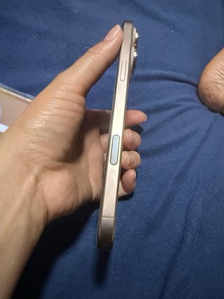iPhone 16 Pro Max dorado