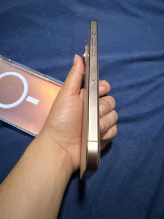 iPhone 16 Pro Max dorado
