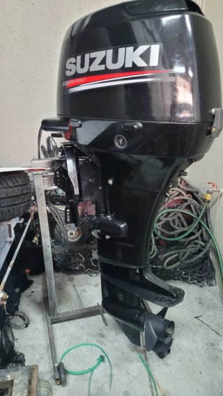 Suzuki DF50 Motor Fuera de Borda Negro