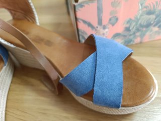 Alpargatas de piel mujer beige y azul