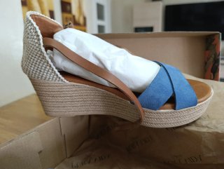 Alpargatas de piel mujer beige y azul