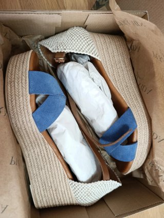 Alpargatas de piel mujer beige y azul