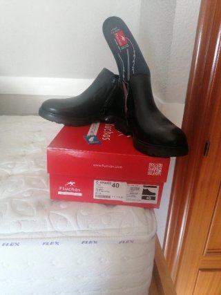 Botín Fluchos piel negro cremallera caballero 40