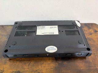 Consola de videojuegos ATARI 2600 + 2 mandos