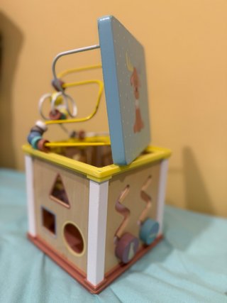 Caja de actividades de madera