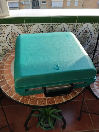 Máquina de escribir Olivetti Studio 45 verde
