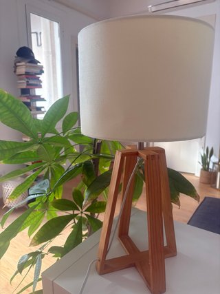 Lámpara de mesa madera y tela
