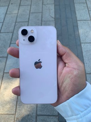 iPhone 13 con 70% de capacidad de batería