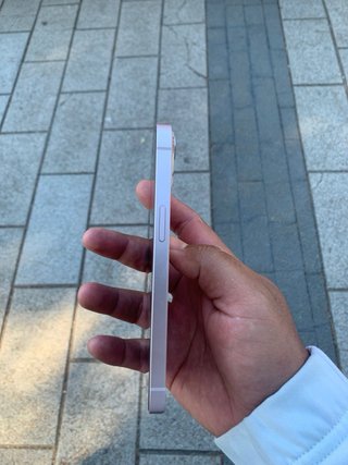 iPhone 13 con 70% de capacidad de batería