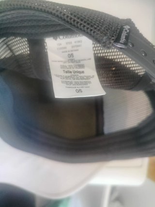 Gorra Visera Columbia Blanca y Gris