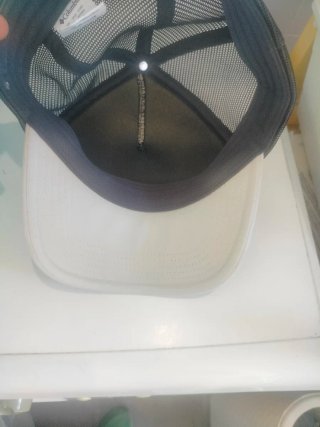 Gorra Visera Columbia Blanca y Gris