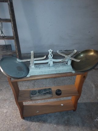 Balanza antigua de platos