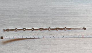 Pulsera de plata con corazones y círculos