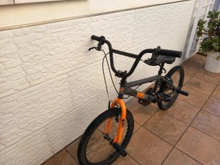 Bicicleta BMX Naranja y Negra