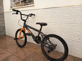 Bicicleta BMX Naranja y Negra