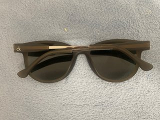 Gafas de sol Calvin Klein marrones y azules