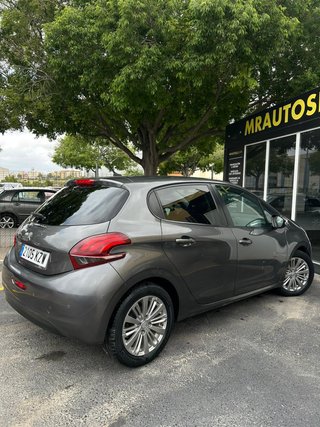 Peugeot 208 5P Signature 1.2L PureTech 60KW (82CV)