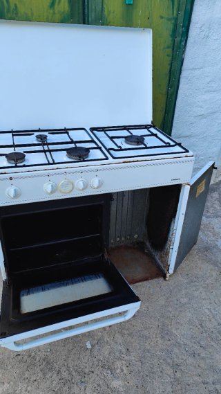 Cocina horno gas butano con porta botellas