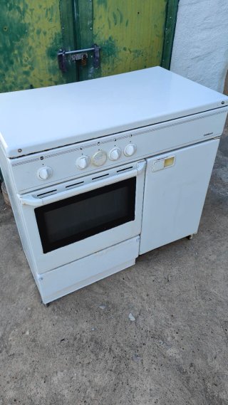 Cocina horno gas butano con porta botellas