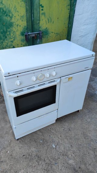 Cocina horno gas butano con porta botellas