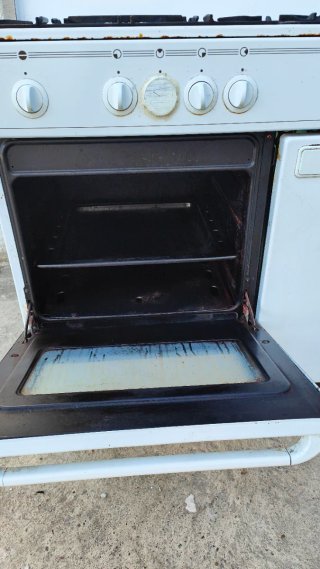 Cocina horno gas butano con porta botellas