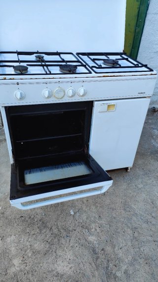 Cocina horno gas butano con porta botellas