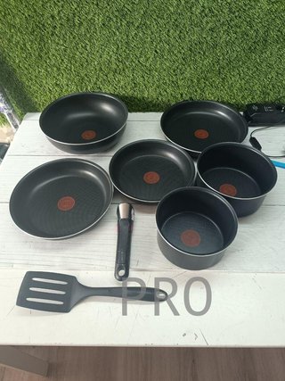 Set di 3 Padelle 22/24/26 cm + 2 Coperchi 16/18 cm