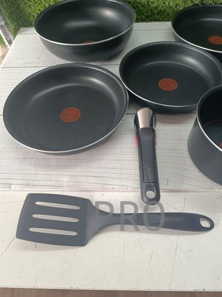 Set di 3 Padelle 22/24/26 cm + 2 Coperchi 16/18 cm