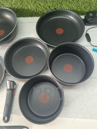 Set di 3 Padelle 22/24/26 cm + 2 Coperchi 16/18 cm