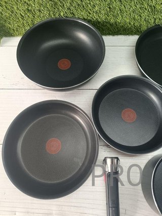 Set di 3 Padelle 22/24/26 cm + 2 Coperchi 16/18 cm