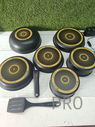 Set di 3 Padelle 22/24/26 cm + 2 Coperchi 16/18 cm