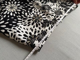 Falda Zara flores blanco y negro T.XS