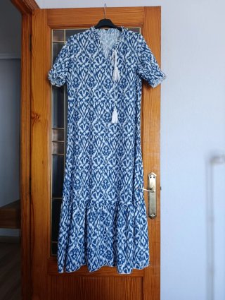 Vestido largo estampado azul y blanco