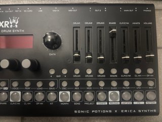 Sonic Potions LXR-02 Drum Synth groovebox B-stock