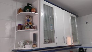 Muebles de cocina blancos y azules