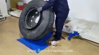NUEVA: Desmontadora de ruedas de camión neumática