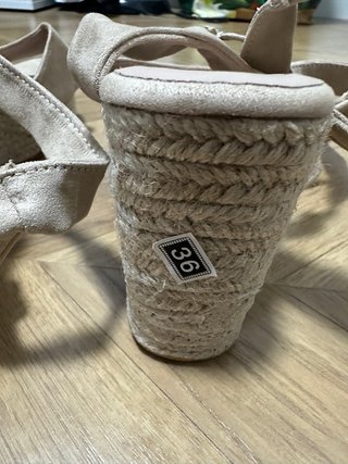 Sandalias cuña beige talla 36