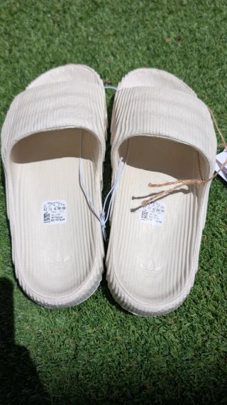 Chanclas Adidas Beige