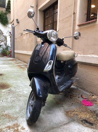 Vespa LX 50 2T Negra Automática