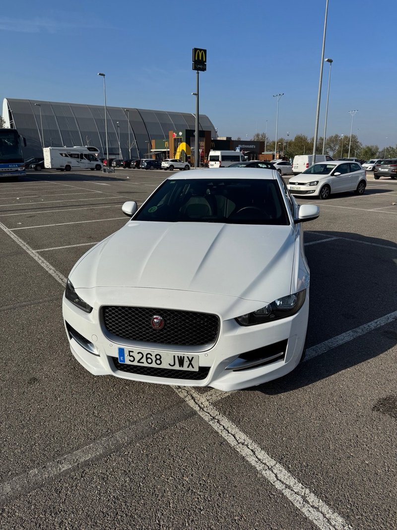Jaguar XE 2017 - foto 1
