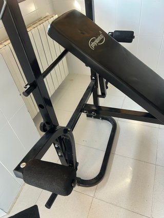 Banco de pesas con barra y discos