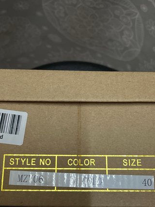 Elegantes sandalias doradas talla 40