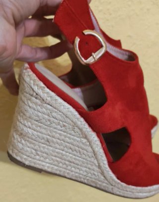 Sandalias rojas esparto de cuña
