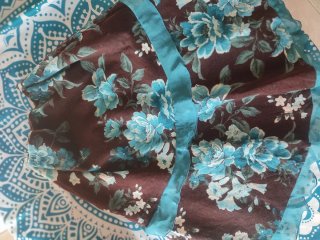 Falda Cortefiel floral azul y marrón