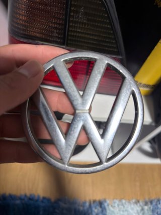 Emblema VW Golf MK2 para grelha de 7 barras